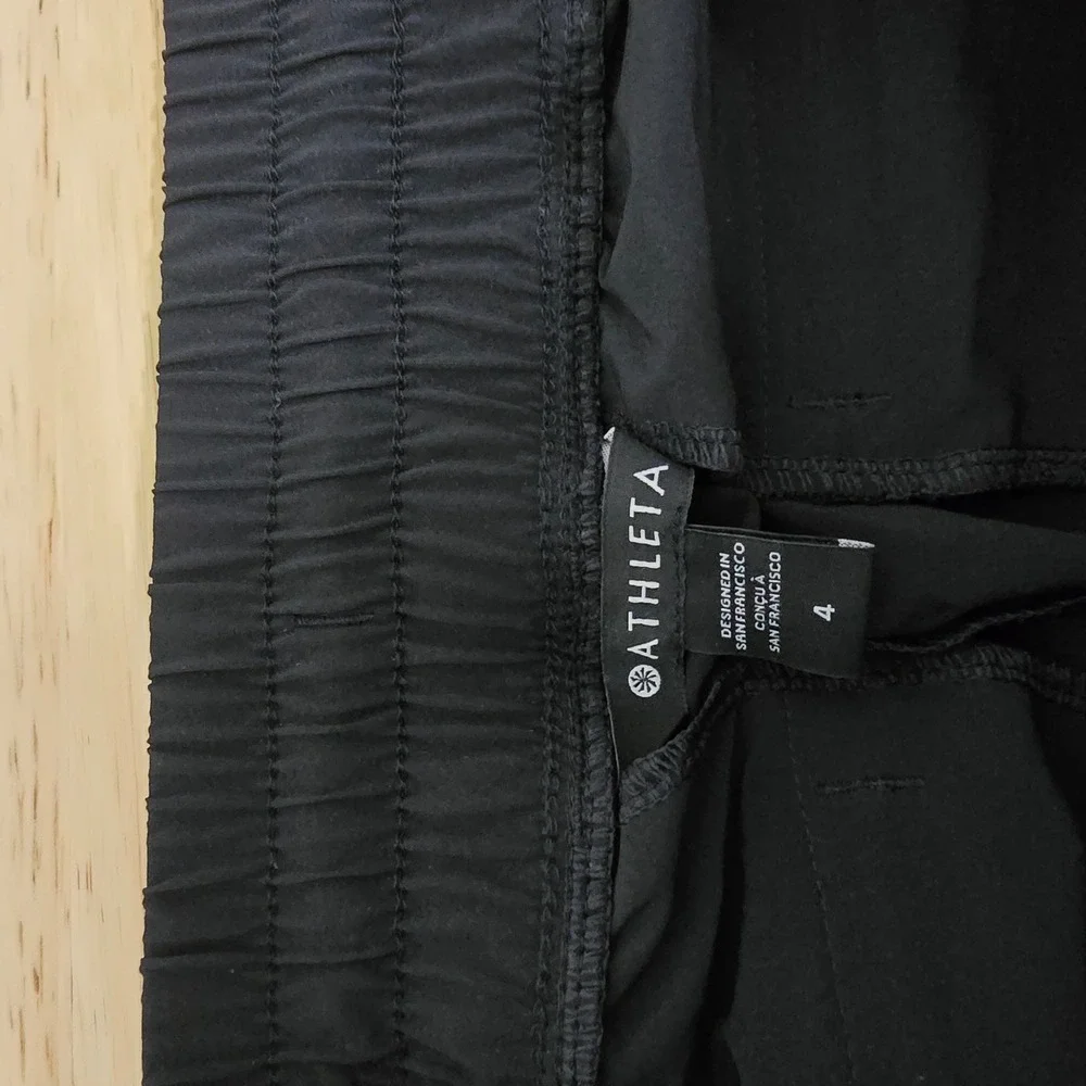 Athleta Avenue Wide Leg Crop Pant Black 657598-00 Womens 4 Smocked Waist Sporty